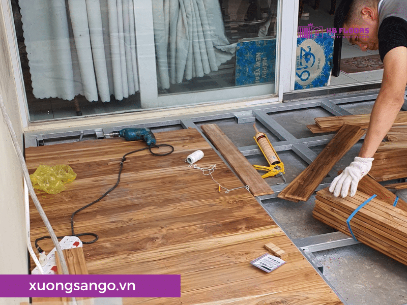 Sàn gỗ tự nhiên Teak 3 Sàn Gỗ Nhà Xinh lắp đặt sàn gỗ tự nhiên teak ngoài trời