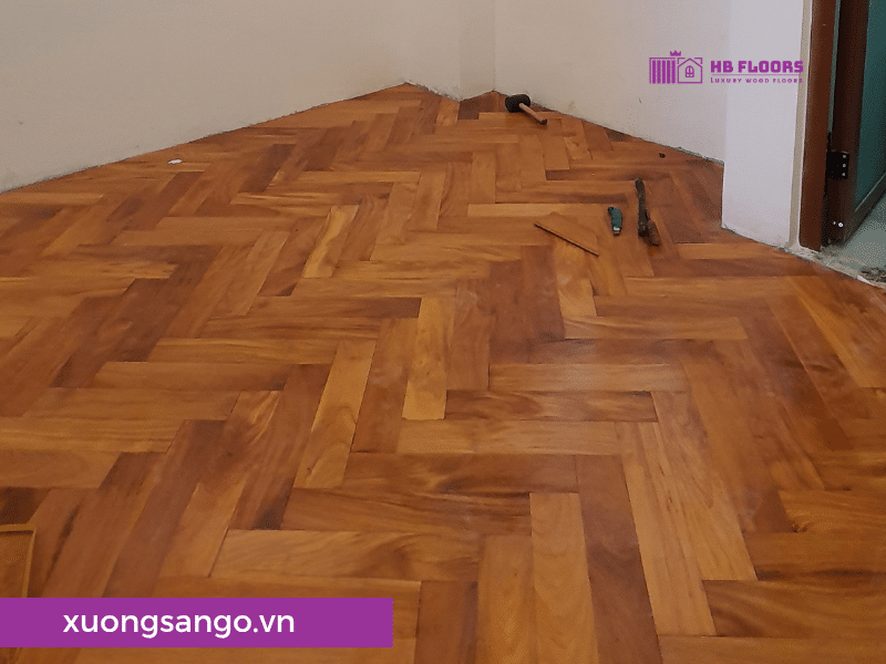 Sàn gỗ gõ đỏ xương cá phù hợp với mọi không gian