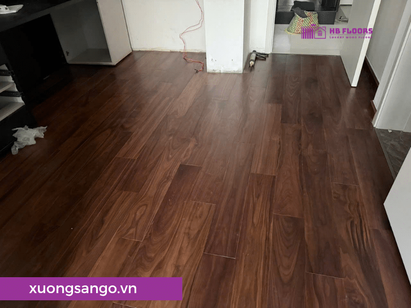 Sàn gỗ tự nhiên walnut với màu sắc và vân gỗ sang trọng