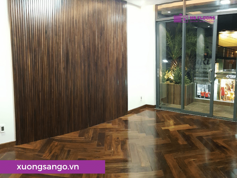 Thi công sàn gỗ tự nhiên Chiu Liu xương cá