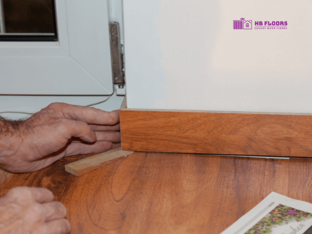 Lắp nẹp kết thúc len chân tường