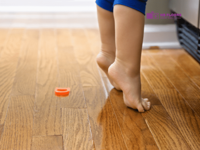Sàn gỗ tự nhiên là lựa chọn lý tưởng cho trẻ nhỏ