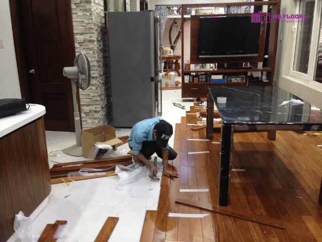 Lắp đặt ván sàn gỗ căm xe