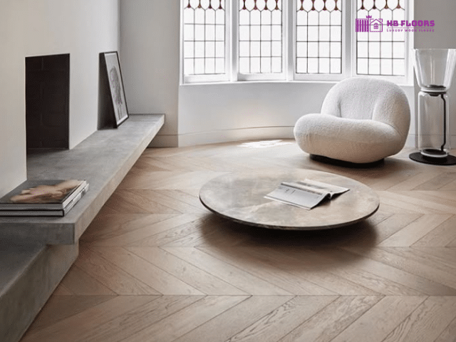 Lát sàn gỗ sồi xương cá Chevron cho showroom giúp nâng tầm hình ảnh thương hiệu