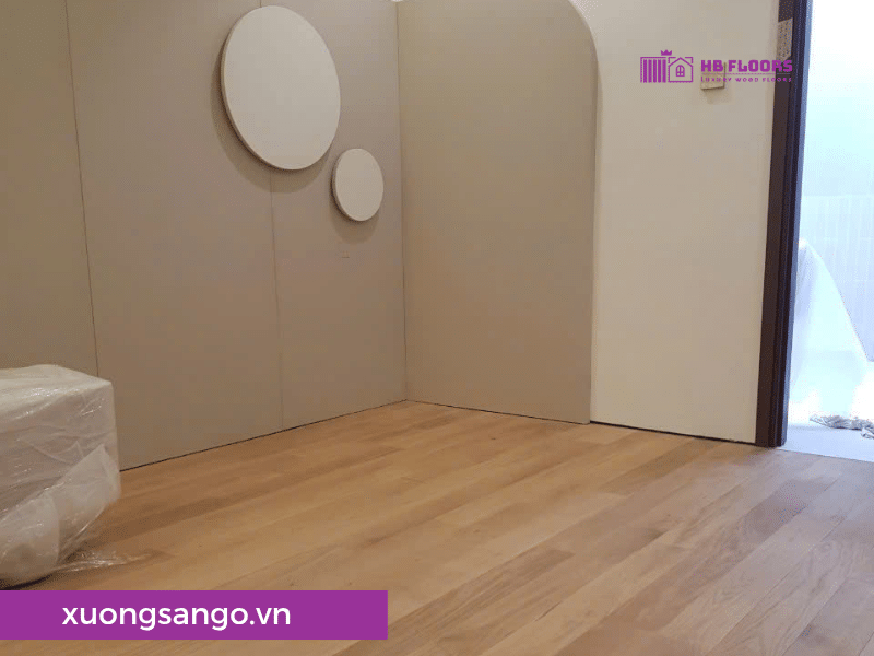 Lắp đặt sàn gỗ Sồi Oak tự nhiên cho nhà phố