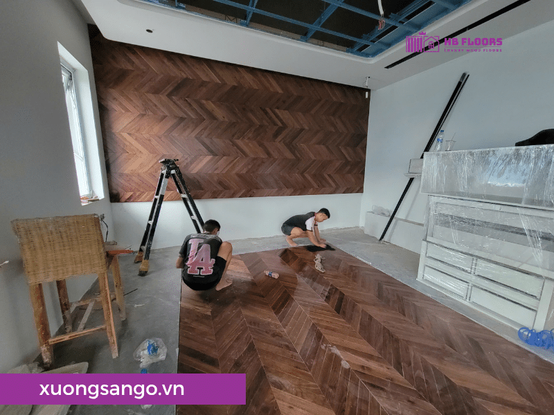 Lắp Đặt Thi Công Sàn Gỗ Tự Nhiên Cao Cấp Trọn Gói Tại Quận 2, TP.HCM 6 Sàn Gỗ Nhà Xinh - Thi công sàn gỗ tự nhiên cao cấp xương cá walnut chervon