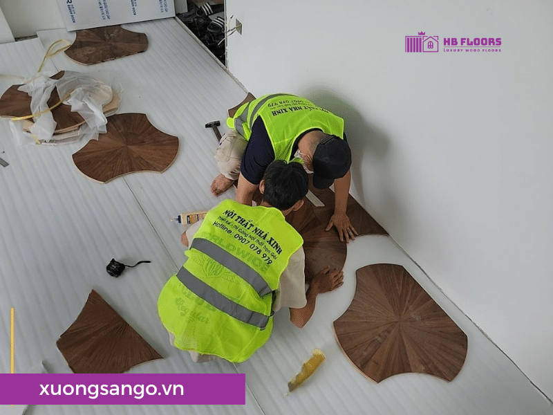 Sản Xuất Và Thi Công Sàn Gỗ Tự Nhiên Cao Cấp Tại Quận 1, TP.HCM 10 Lắp đặt sàn gỗ tự nhiên hoa văn sang trọng, độc đáo