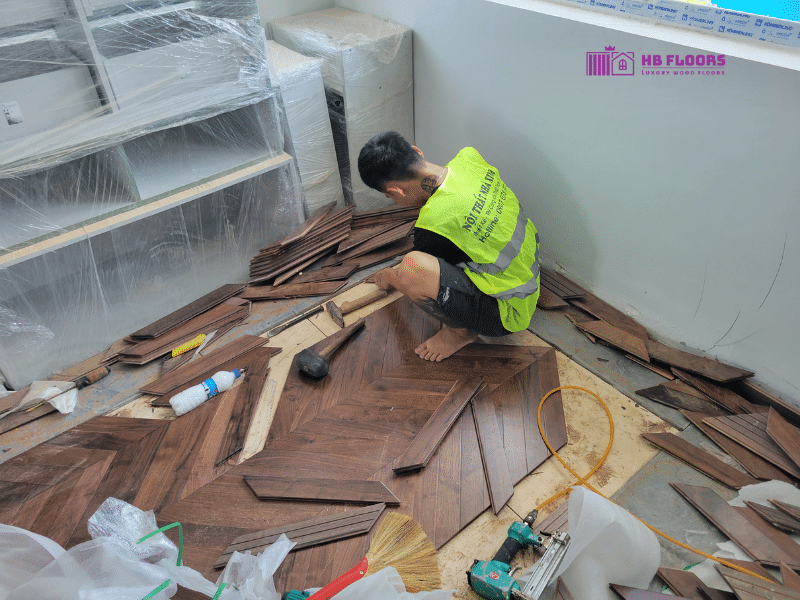 Những Lưu Ý Khi Lát Sàn Gỗ Trên Nền Gạch Cũ: Bí Quyết Giúp Nhà Bền Đẹp 6 Chi phí lát sàn gỗ trên nền gạch cũ