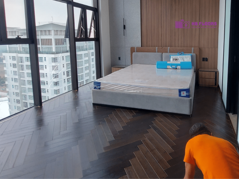 Sàn Gỗ Nhà Xinh thi công sàn gỗ xương cá đẹp, chuẩn từng milimet