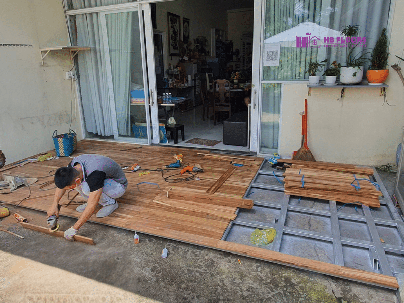 Sàn gỗ Homebeauty thi công sàn gỗ teak ngoài trời 