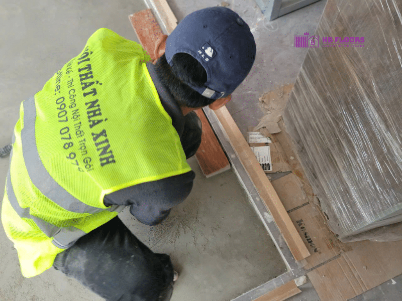 Xử lý mặt bằng trước khi thi công sàn gỗ