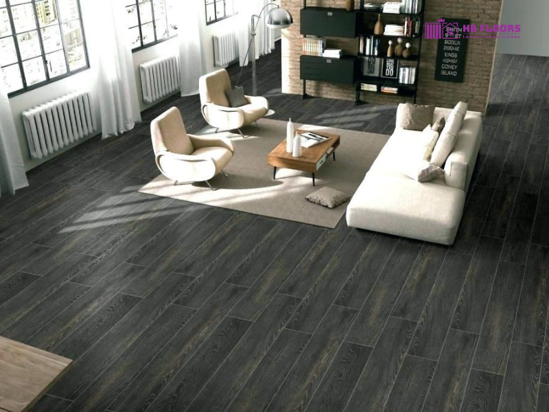 Sàn gỗ xám đậm mang đến không gian ấm áp